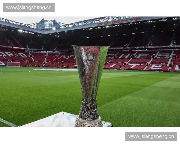 詹俊解读欧联杯决赛精彩瞬间，深度分析球队表现与赛场亮点