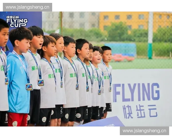 围绕福建足球联赛探析区域青训发展与赛事生态新趋势路径优化研究